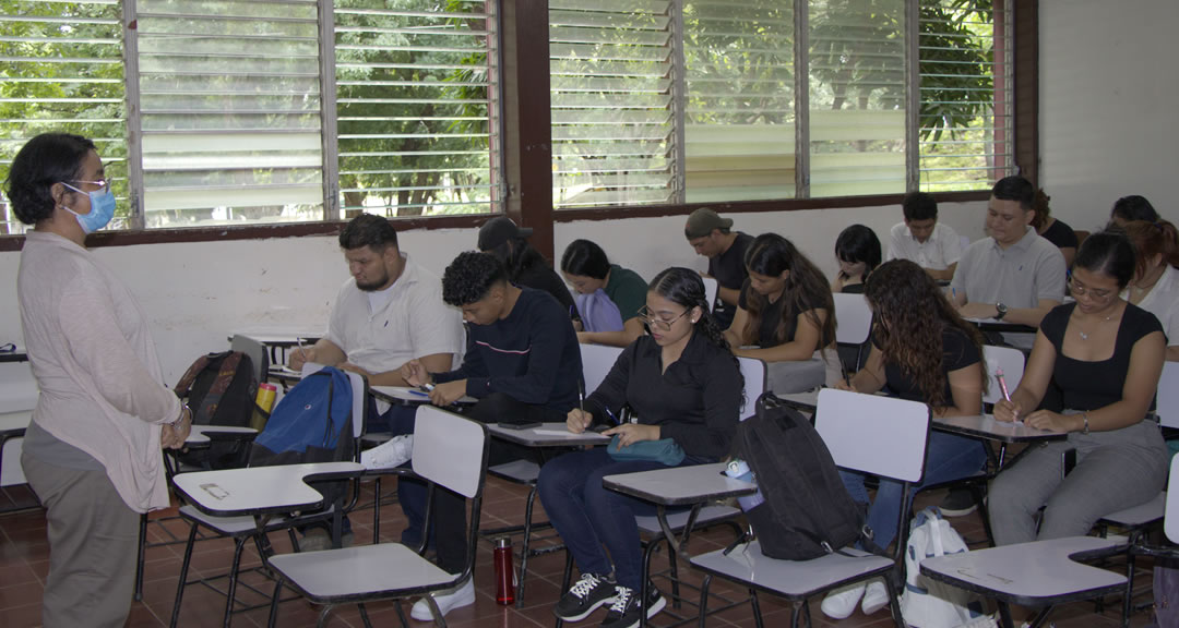 Estudiantes del Área de la Salud inician su segundo semestre académico