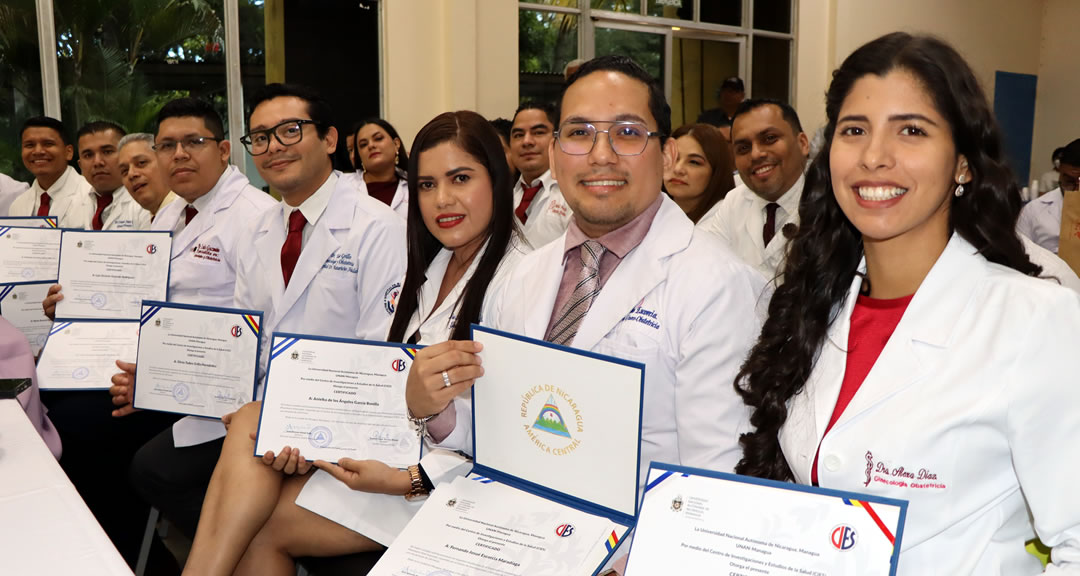Trabajadores del MINSA reciben certificados al culminar diplomados en el área de la salud
