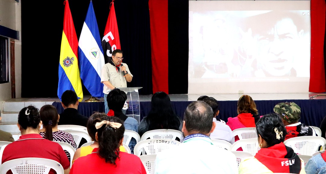 Conferencia Magistral Sandino, Guerrillero y Proletario fortalece identidad universitaria en CUR-Carazo