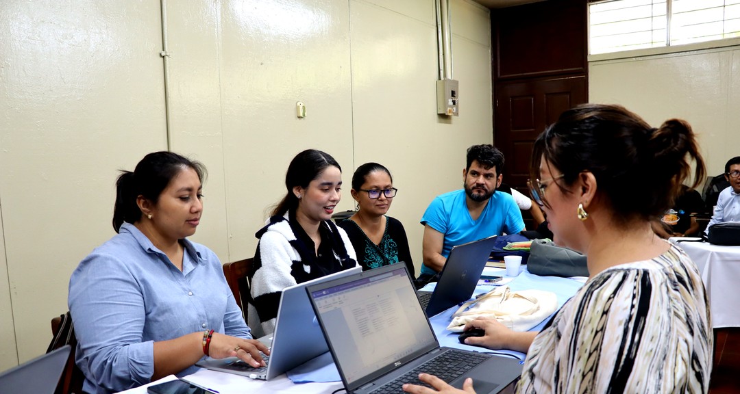 Docentes analizan estrategias para asegurar una educación integral y pertinente de los estudiantes