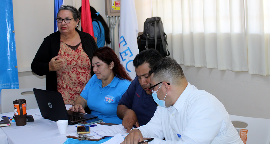 En el marco de esta jornada de visitas se efectuó un encuentro con docenes de INATEC