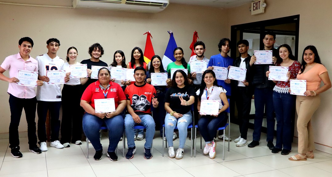 Estudiantes del CUR-Matagalpa ganadores del Rally Latinoamericano reciben reconocimiento