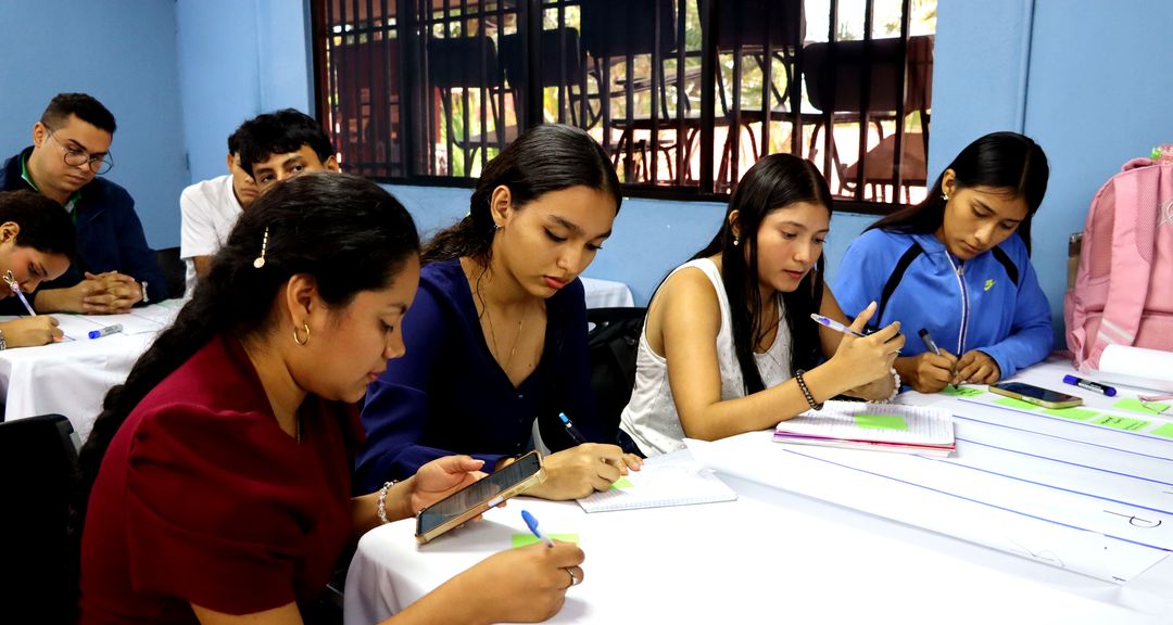 Estudiantes potencian su creatividad mediante la propuesta de soluciones innovadoras a desafíos ambientales
