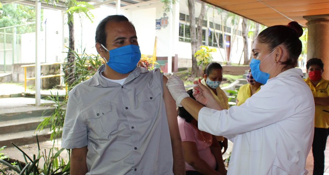 UNAN-Managua realiza jornada de vacunación para sus trabajadores