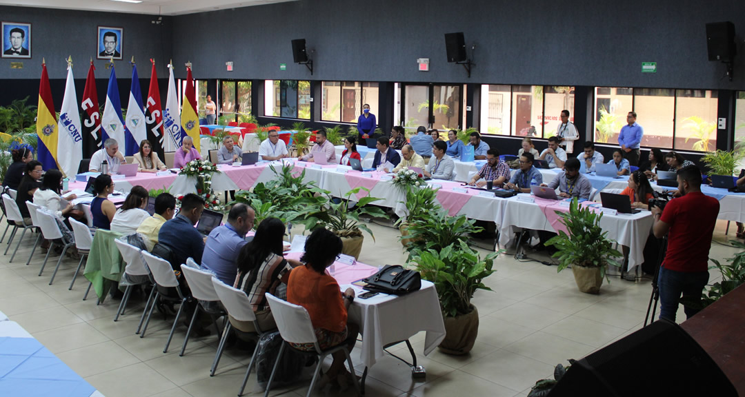 Miembros de la RED-DEES durante el segundo día de actividades