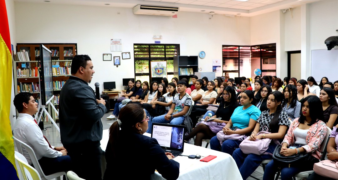 Encuentros académicos fortalecen competencias de estudiantes de Derecho