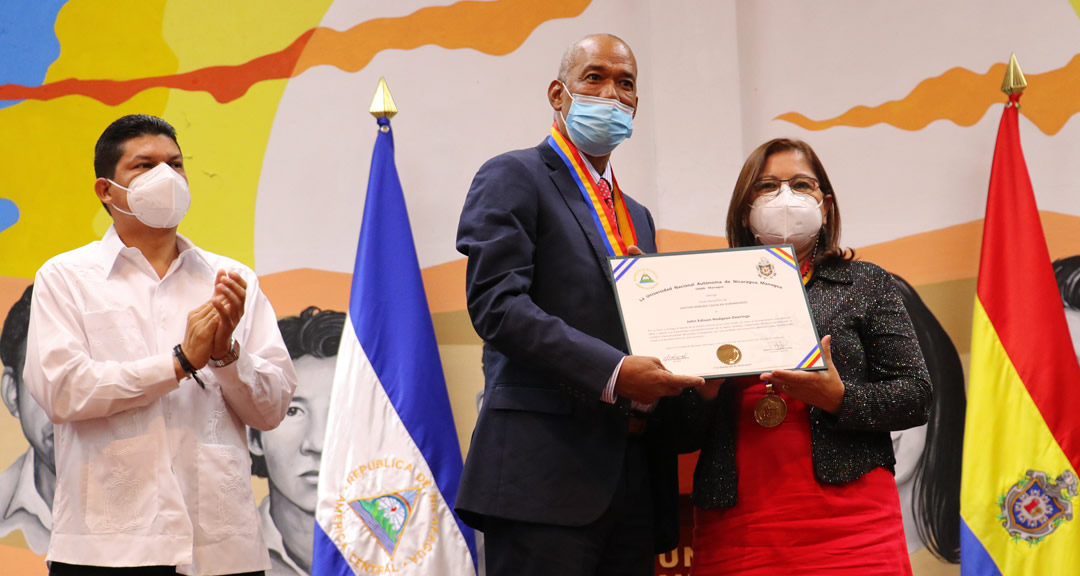 Ingeniero Johnny Hodgson, Doctor Honoris Causa en Humanidades por la UNAN-Managua
