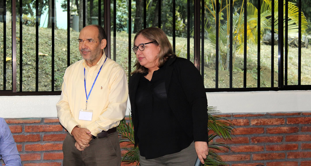 Doctor Lobato y máster Hurtado presentaron el proyecto de la UNAN-Managua