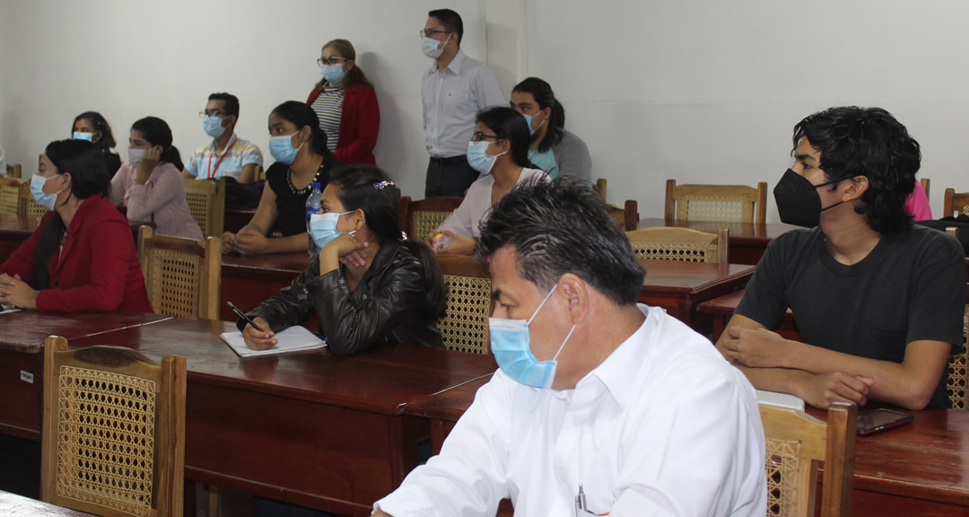 En el encuentro participaron estudiantes de la carrera, académicos y egresados