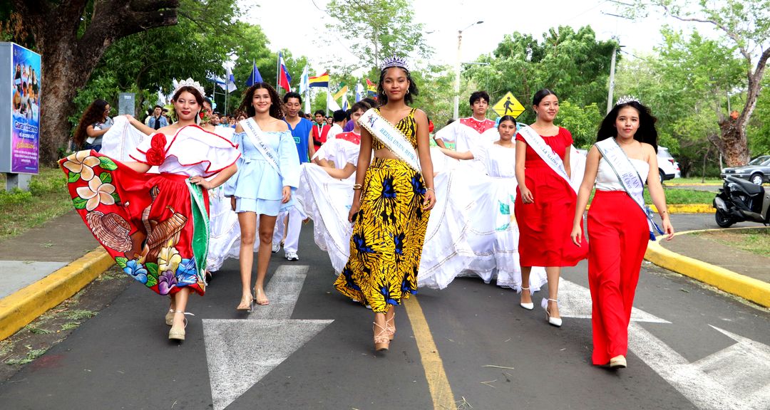 Juventud universitaria resalta nuestras raíces e identidad en festival artístico