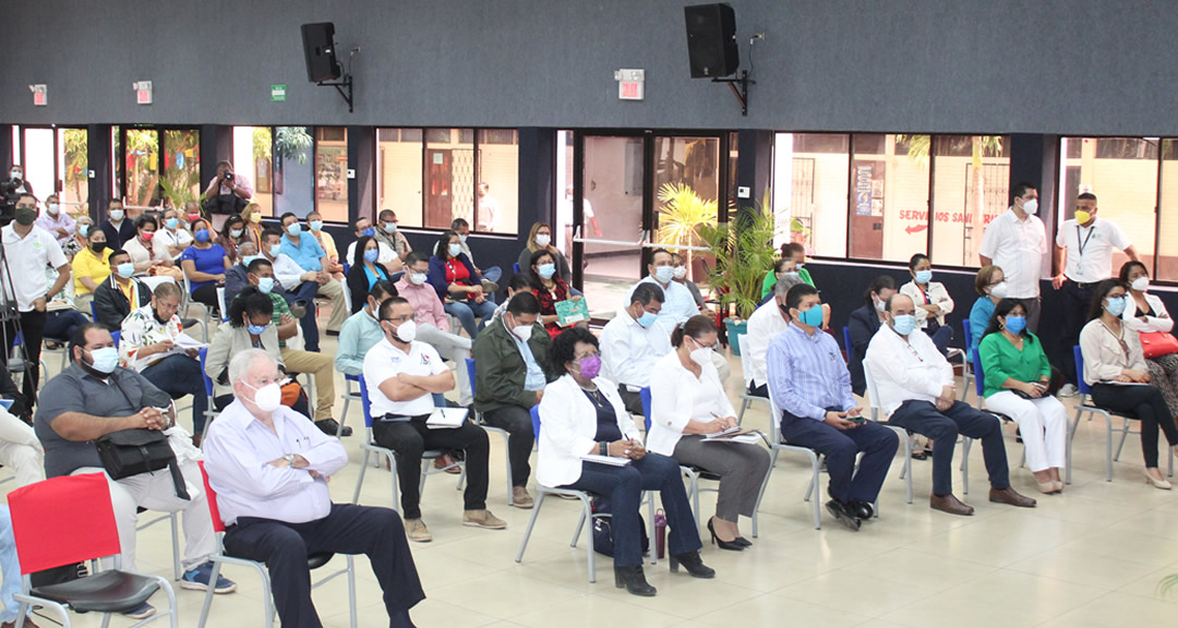 La comunidad universitaria asistió a la conferencia