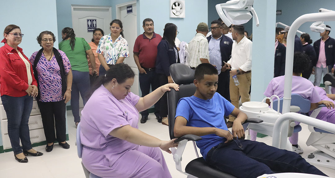 Inauguración de la Clínica Médica Ricardo Morales Avilés