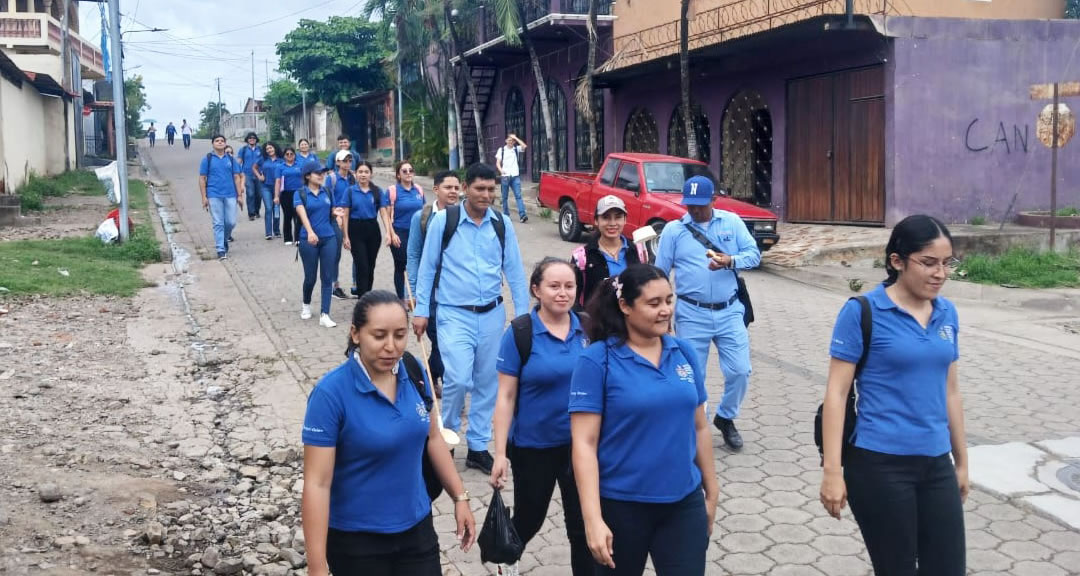 Futuros médicos de la UNAN-Managua/CUR Chontales se sumaron a la lucha contra la proliferación de vectores en la comunidad