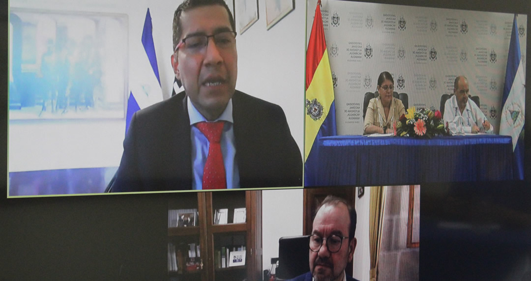 Autoridades de UNAN-Managua, USC y Embajada de Nicaragua en España.