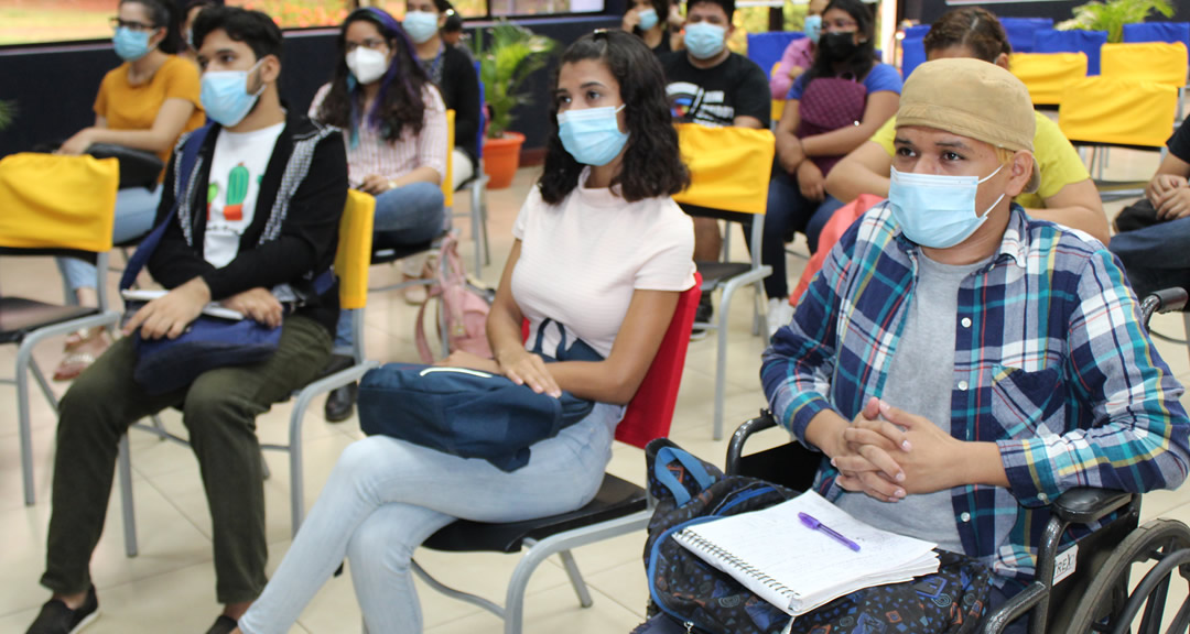 Estudiantes que participaron en las conferencias de Iranología para hispanohablantes.