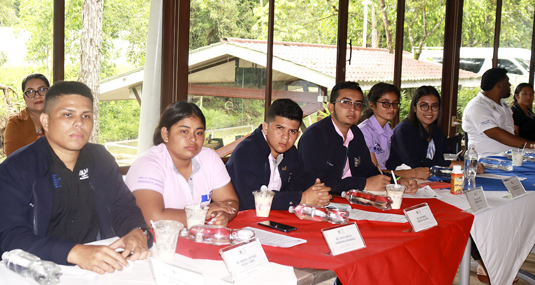 Miembros del Consejo Universitario, en el pleno 17-2023.