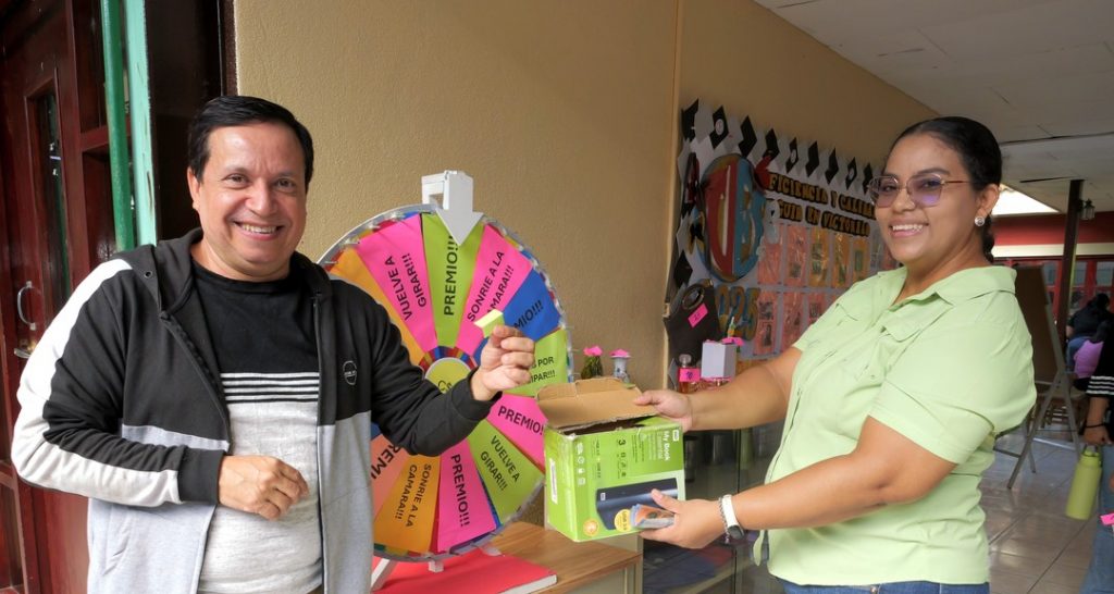 Kermés universitaria honra a Carlos Fonseca con identidad