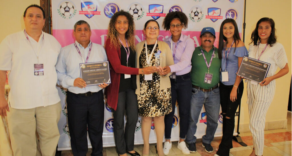 UNAN-Managua es galardonada en la Primera Gala de Fútbol Femenino 2020