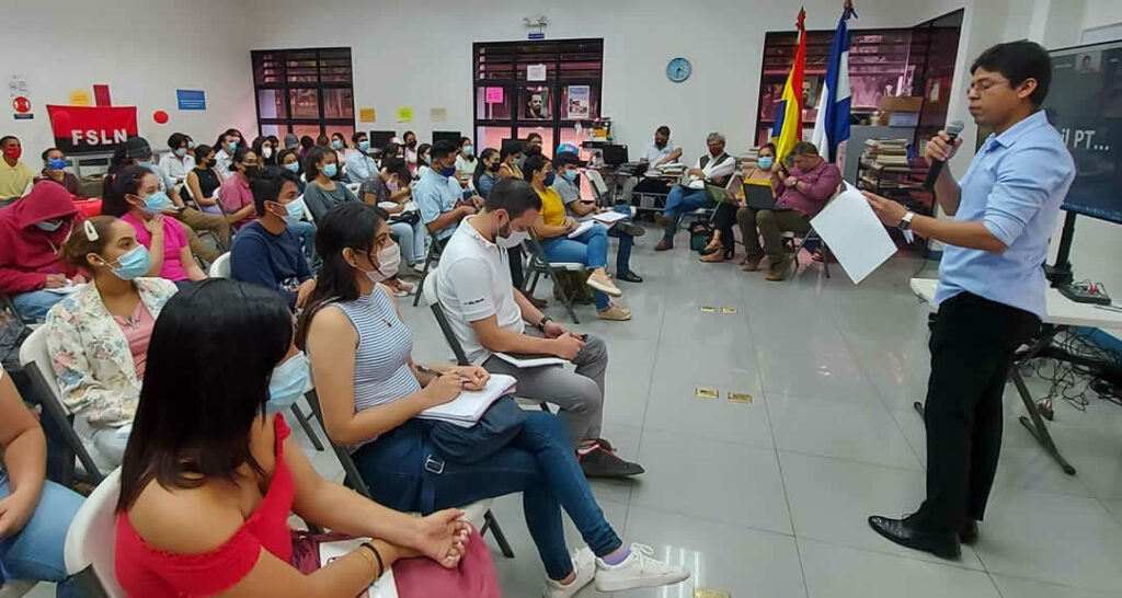 Académicos analizan contradicciones de la derecha en América Latina