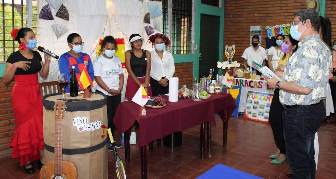 Estudiantes de Turismo Sostenible realizan feria de cocteles