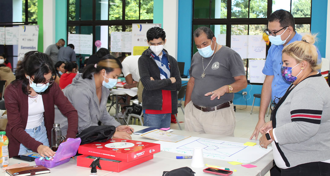 Estudiantes y docentes de la UNAN-Managua se capacitan en el uso de las herramientas KHIA