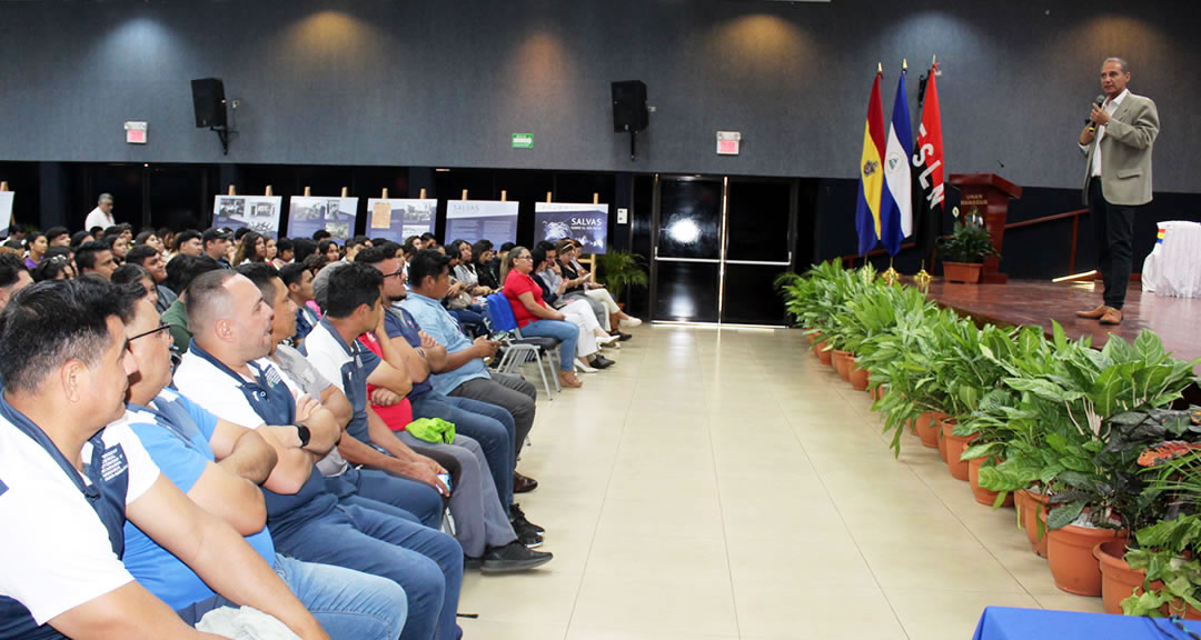 Estudiantes de Comunicación para el Desarrollo participan en conferencia sobre Ética y responsabilidad en el periodismo