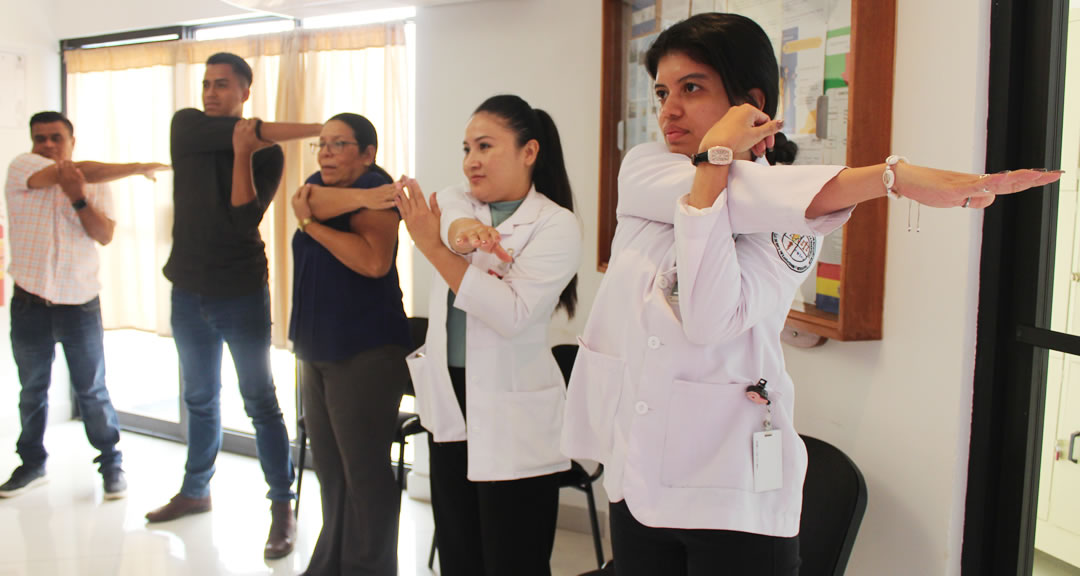 Gimnasia laboral, iniciativa que contribuye al bienestar de la comunidad universitaria