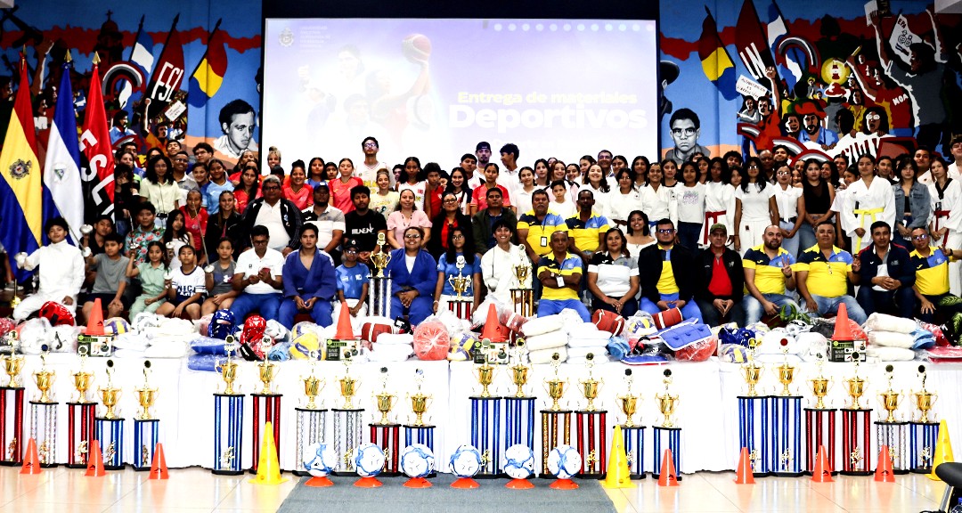 Atletas universitarios reciben equipamientos para el fortalecimiento del alto rendimiento deportivo