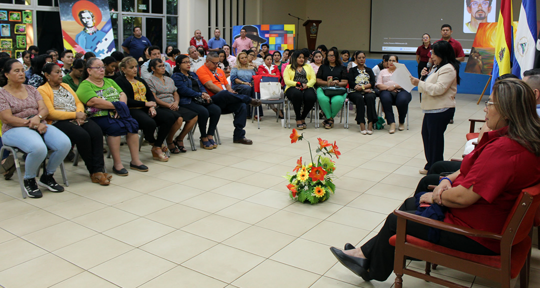 Con actividades culturales y académicas, bibliotecarios de la UNAN-Managua celebran su día