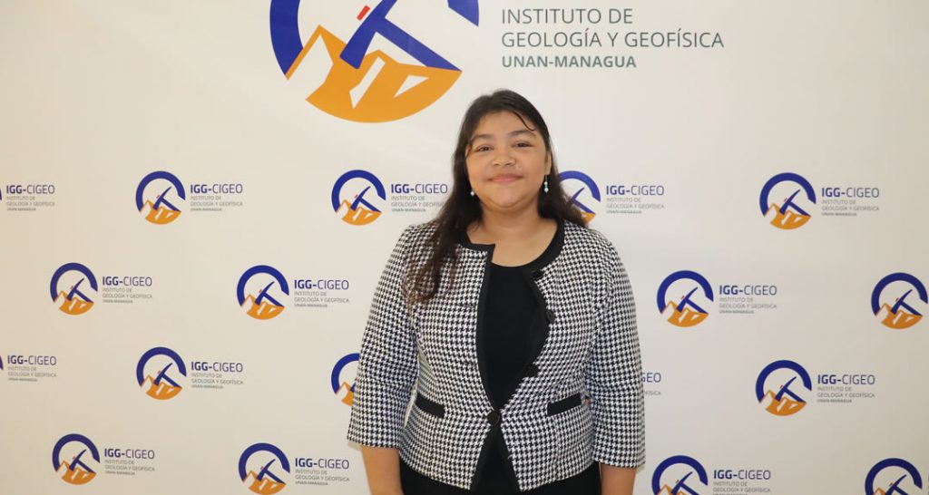 Perla Nahomy Somarriba Icabalzeta: Apasionada por las Ciencias Geológicas y comprometida con la calidad educativa