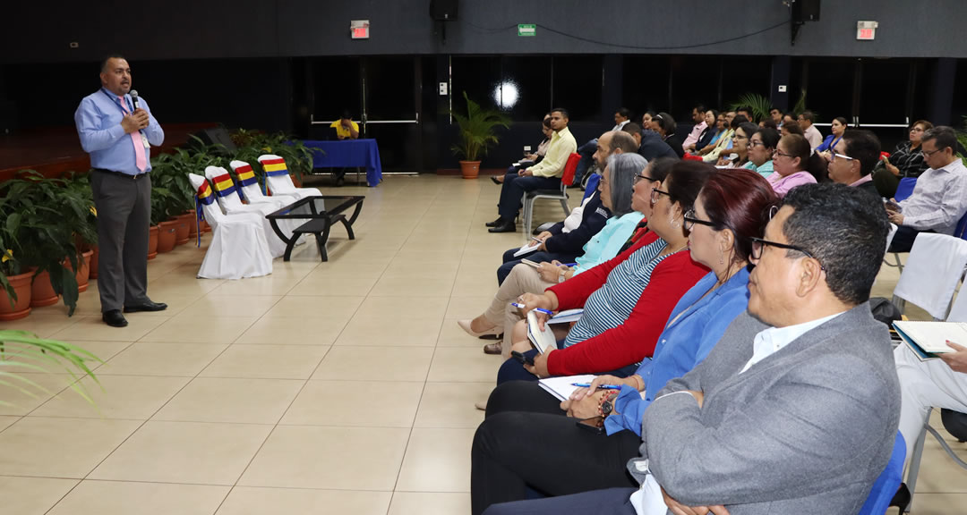 Personal directivo de la UNAN-Managua recibe taller sobre la Ley Orgánica de la CGR