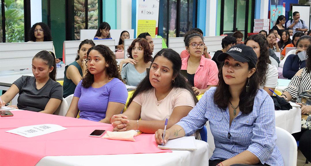 Participantes de la JUDC se capacitan en el tema de la comunicación oral y escrita4