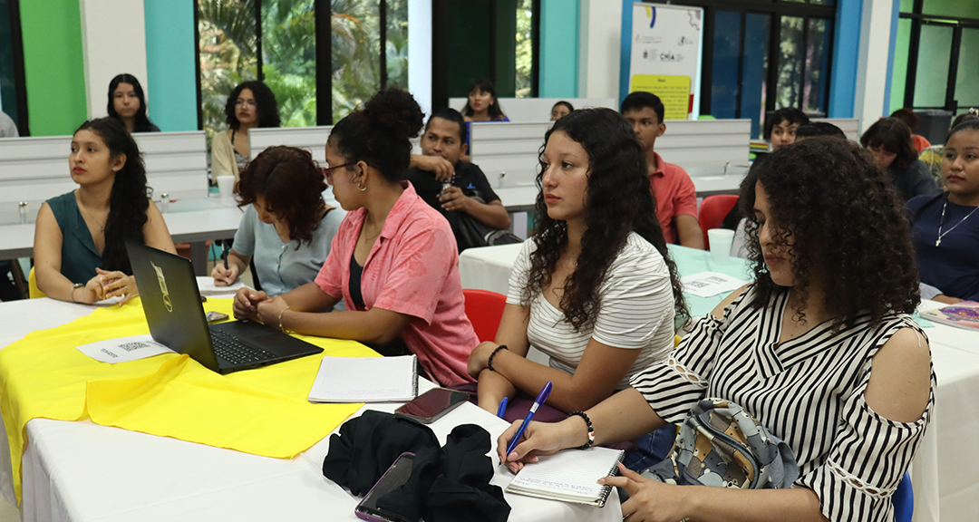 Participantes de la JUDC se capacitan en el tema de la comunicación oral y escrita6