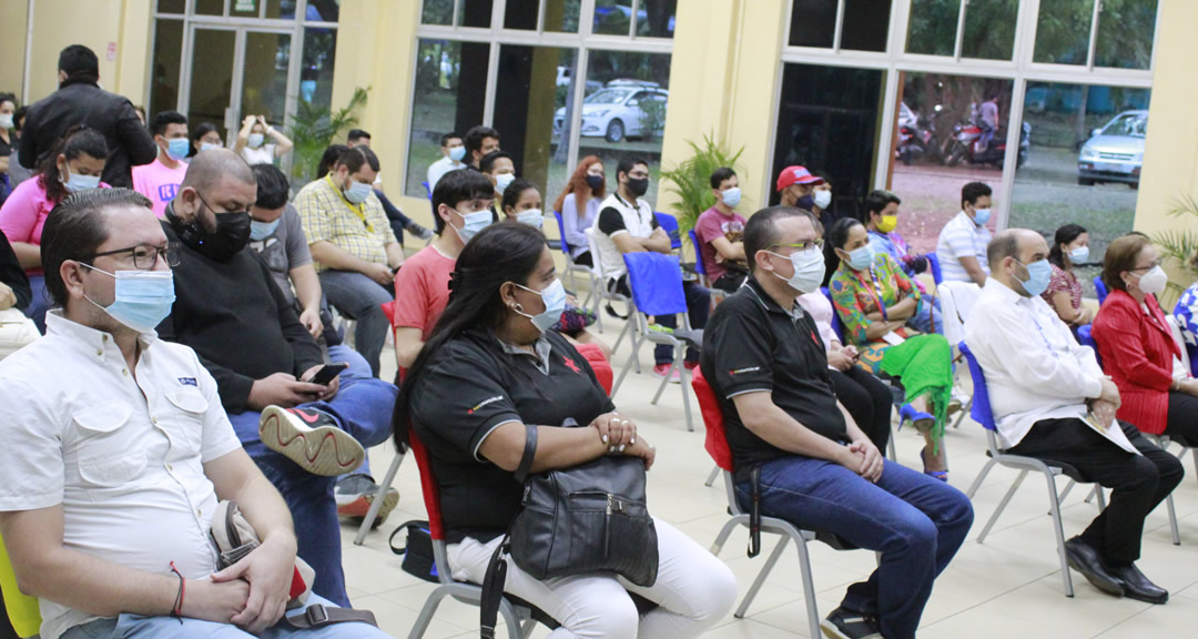 Comunidad universitaria conoce sobre los retos actuales de la comunicación