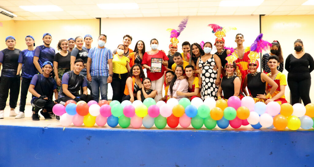 Agrupación universitaria Danza Variedades celebra su 14 aniversario
