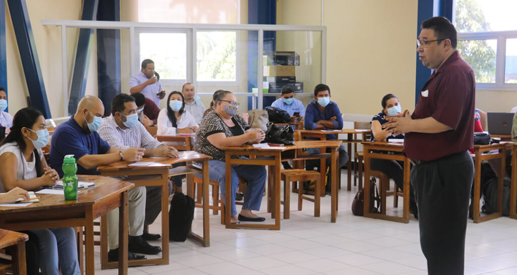 Docentes se capacitan en el tema de cultura innovadora en las universidades