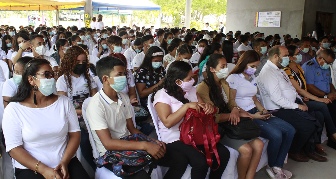 Protagonistas de UNICAM celebran logros educativos en Nueva Segovia