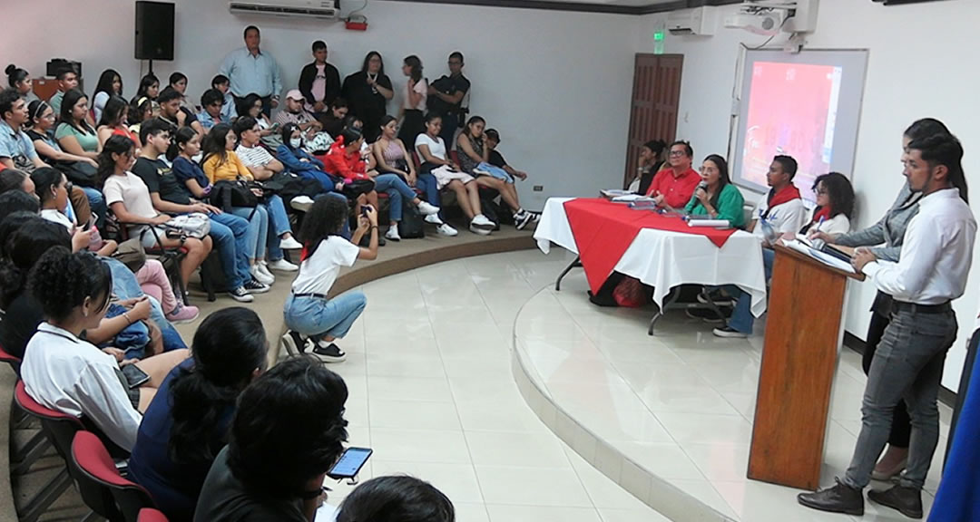 Estudiantes de Ciencias Sociales y Jurídicas conmemoran 44 años de la Gran Cruzada Nacional de Alfabetización