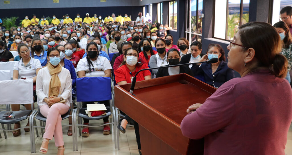 UNAN-Managua homenajea a madres universitarias