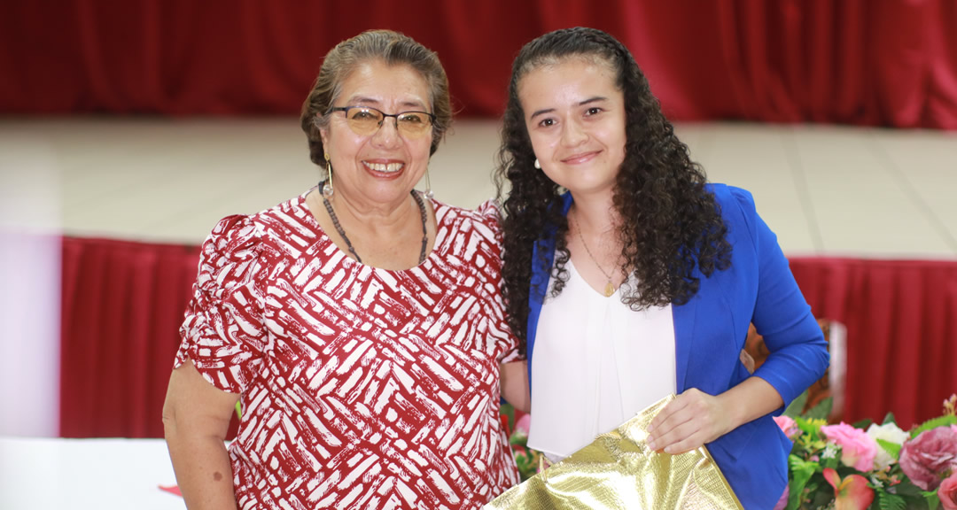 Estudiante de la UNAN-Managua recibe premio regional a la excelencia académica integral