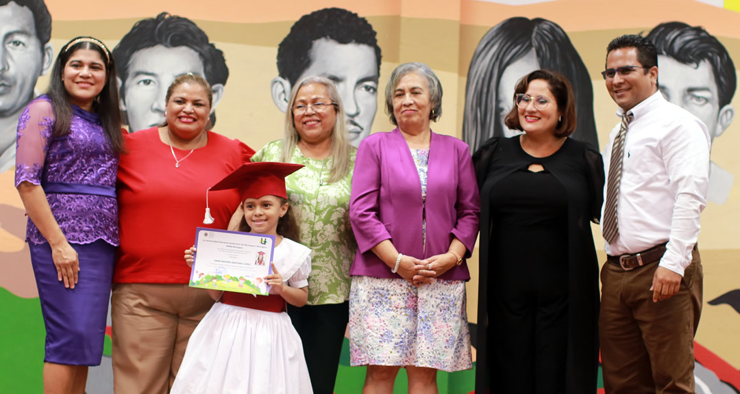 UNAN-Managua gradúa a niños del Centro Preescolar Arlen Siu