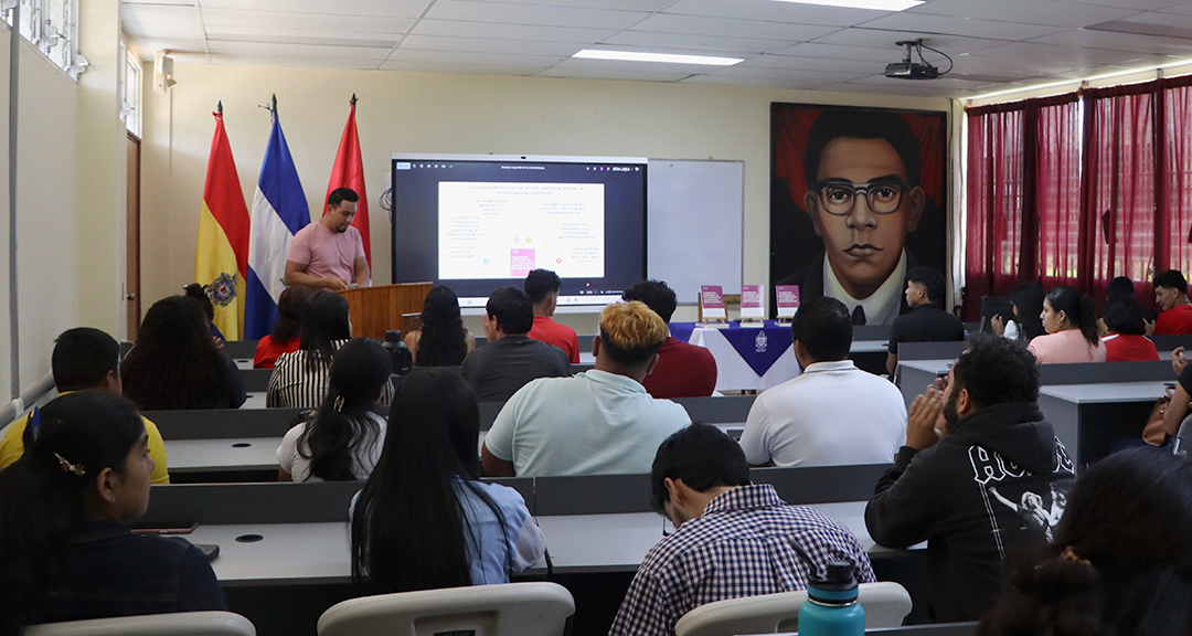 Presentan libro que aporta al aprendizaje vivencial de la Física Matemática