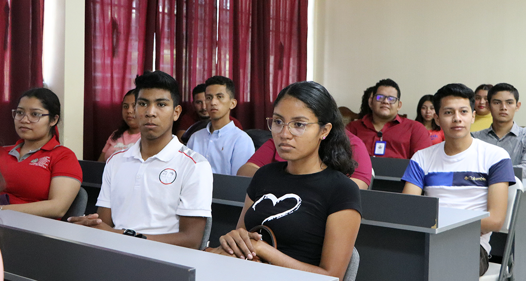 Presentan libro que aporta al aprendizaje vivencial de la Física MatemáticaH