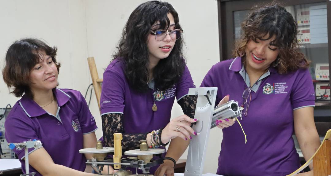 Licenciatura en Física, carrera que nos ayuda a comprender nuestro presente y generar soluciones innovadoras para el futuro