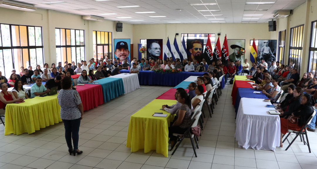 Más de 200 docentes de UNICAM se capacitan para el segundo semestre académico