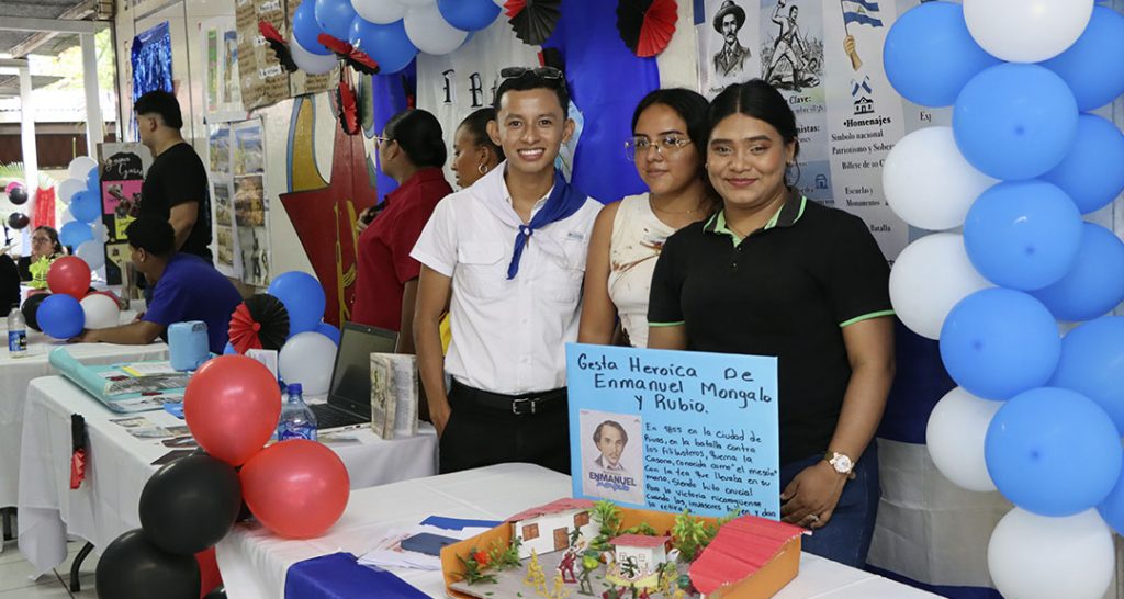 Proyectos creativos e históricos son expuestos en feria del curso INOP 2026