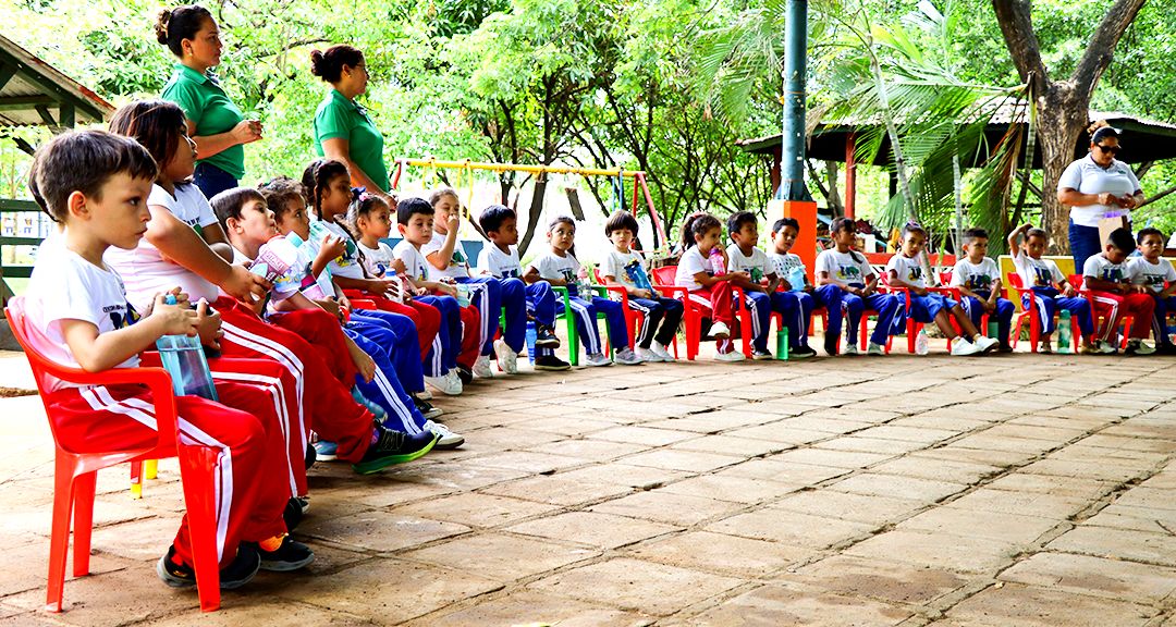 Más de 25 niños de Educación Inicial conocen de experimentos con la Luz y la Radiación
