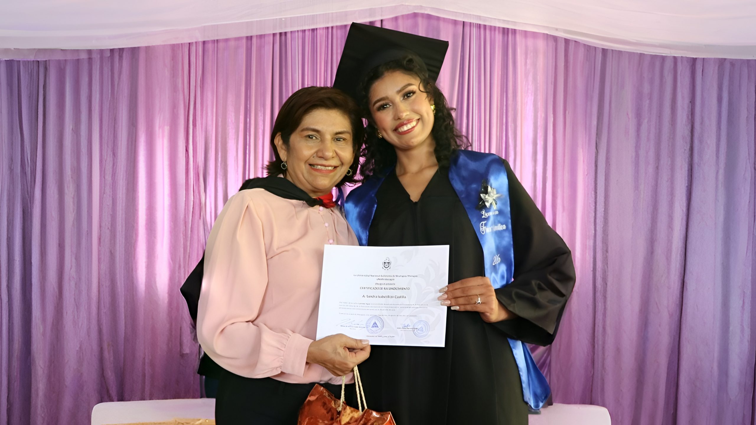 Graduados con excelencia académica integral en UNAN-Managua/CUR-Estelí