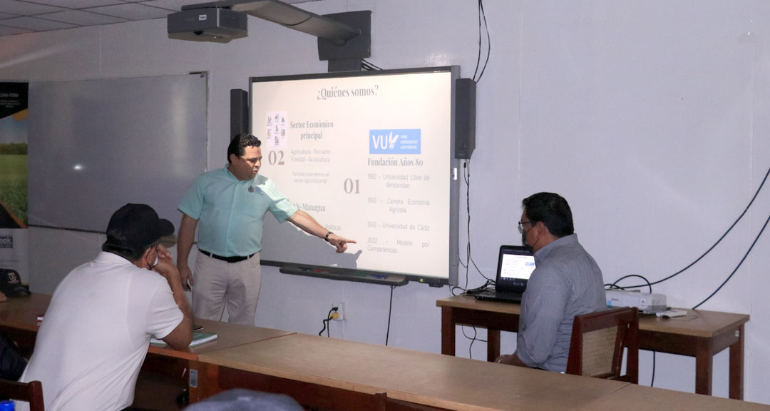 Recorrido por las instalaciones del Recinto Universitario Carlos Fonseca Amador