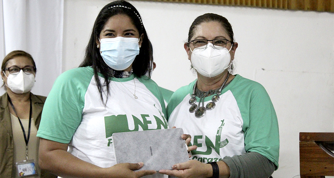 Entrega de estímulos a protagonistas destacadas de UNICAM.